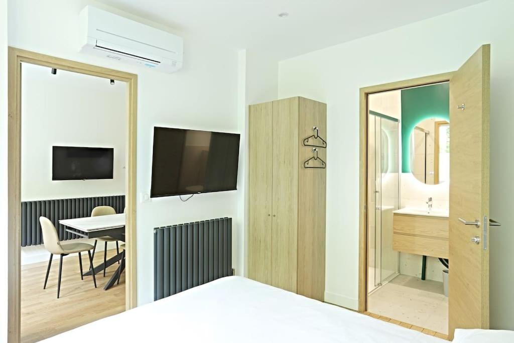 8 Personnes Avec Sauna * Parijs